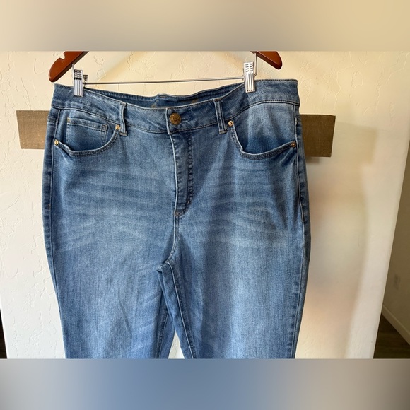 Seven 7|Women's Blue skinny Jeans in size 16•••Plus size closet staple,raw hem- - Picture 7 of 13